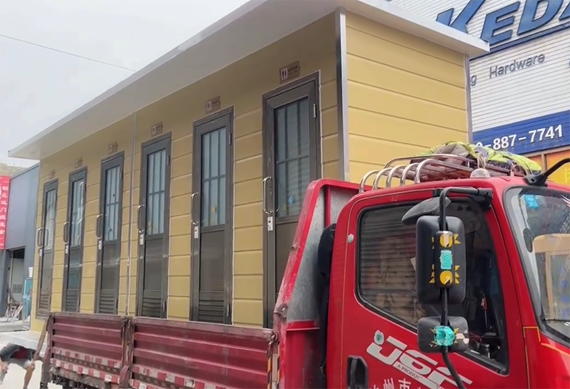 移動廁所裝車發貨